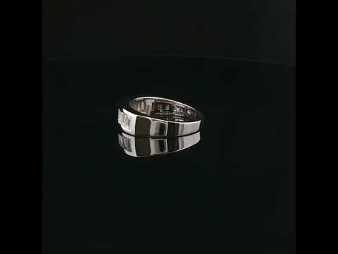 Anello in oro bianco con diamanti Lab-Grown taglio baguette, 0,89 carati.