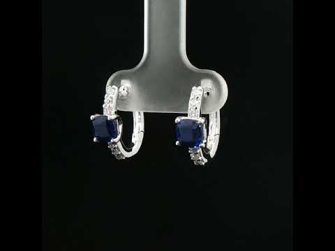 Orecchini in oro bianco con zaffiri Lab-Grown taglio cuscino e diamanti Lab-Grown taglio brillante.