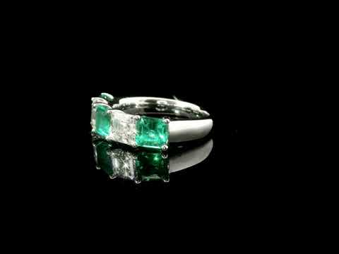 Fedina in oro bianco con smeraldi Lab-Grown e diamanti Lab-Grown taglio asscher.