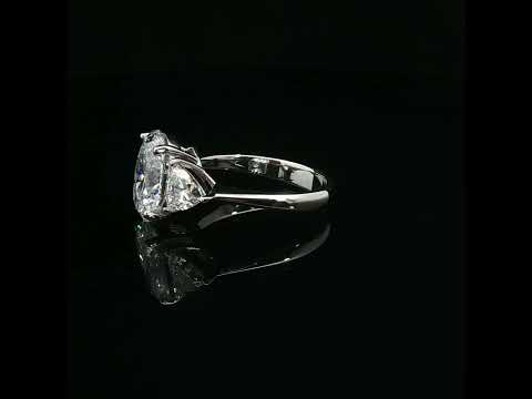 Anello Oval Trillion Wings