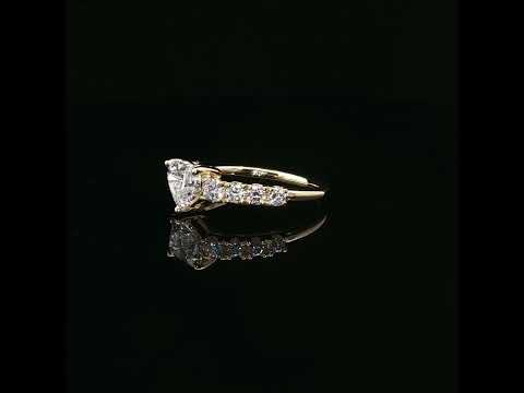 Anello in oro giallo con diamanti Lab-grown taglio brillante, 1,57 carati.