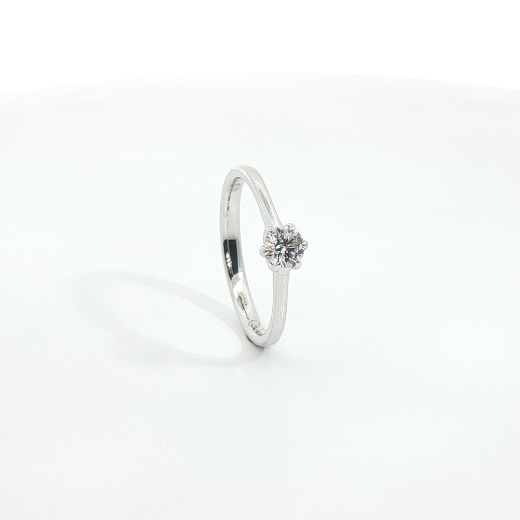 Solitaire in white gold with brilliant-cut lab-grown diamond, 1.80 carats.